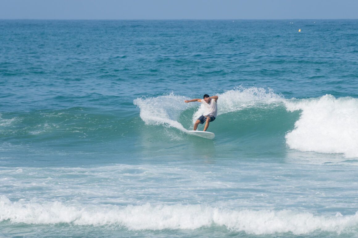 Surf a Dubai