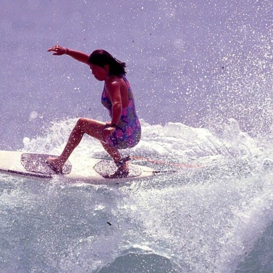 Pauline Menczer surf femminile